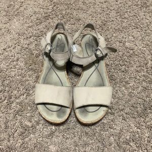 Natural colored wedge